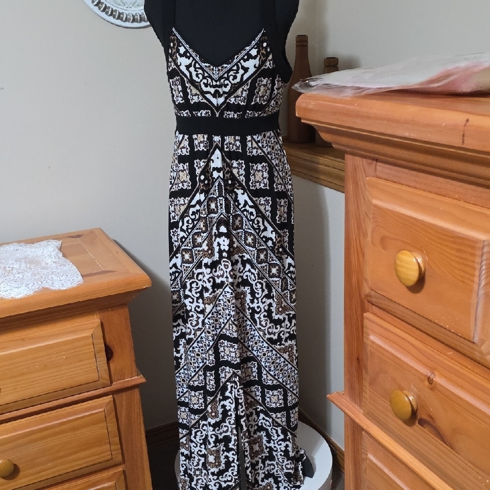 White House Black Market Black and White Geometric Maxi Dress - Picture 1 of 7